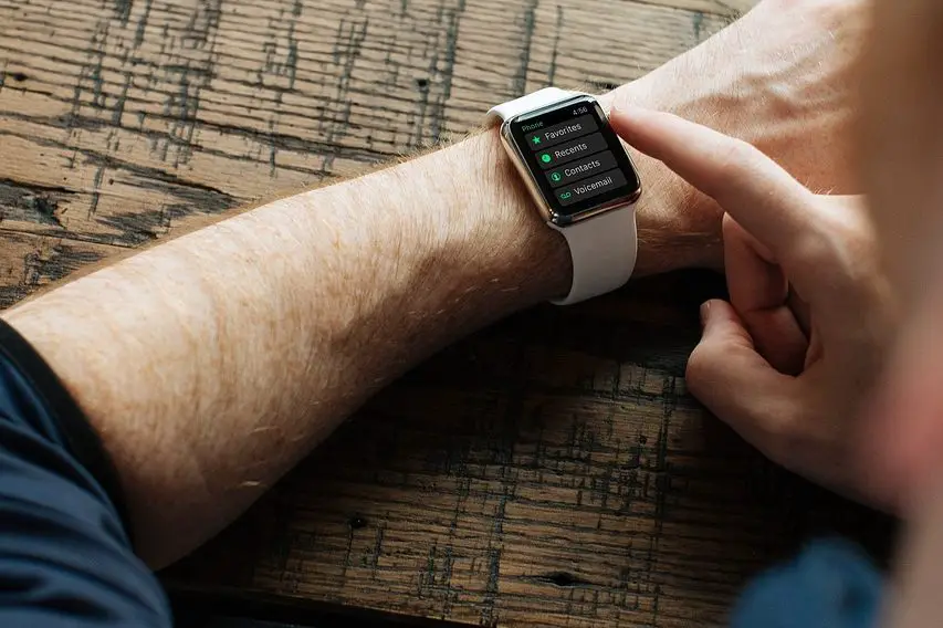 how to text on a smartwatch